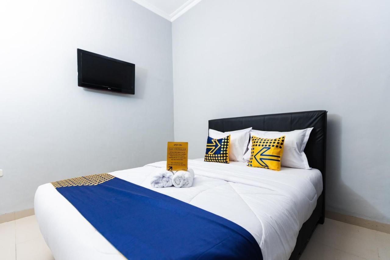 Spot On 2433 Akuanna Hotel 2*