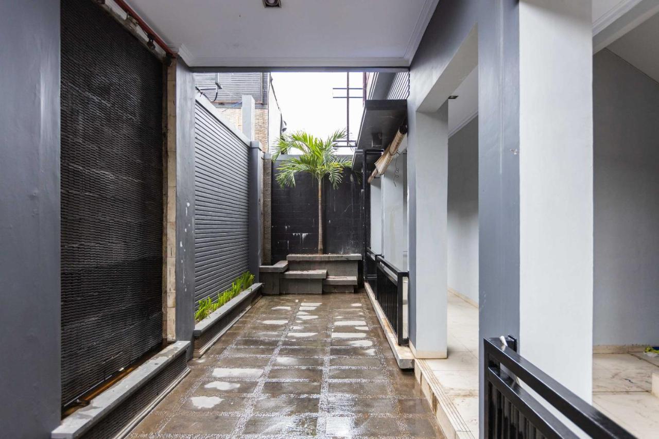 Spot On 2433 Akuanna Hotel