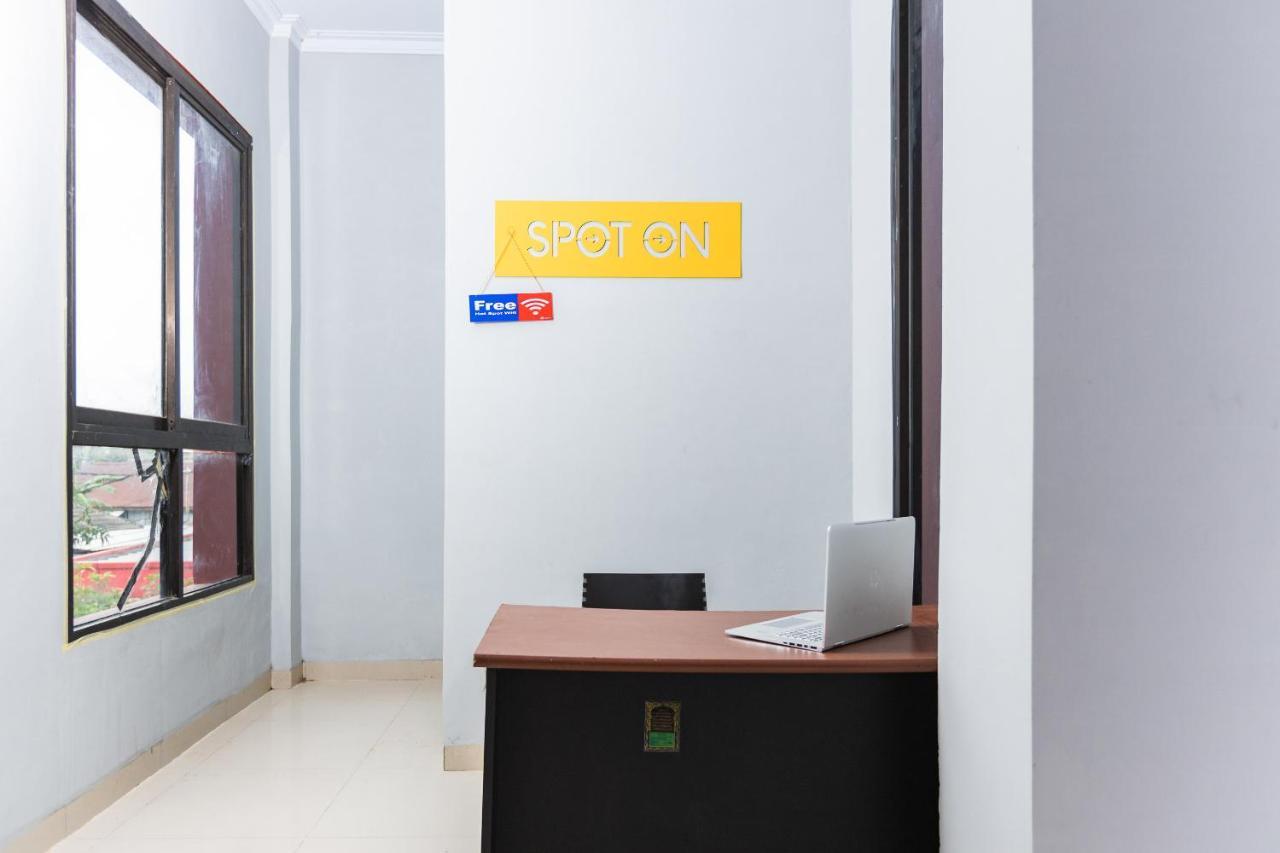 Spot On 2433 Akuanna Hotel