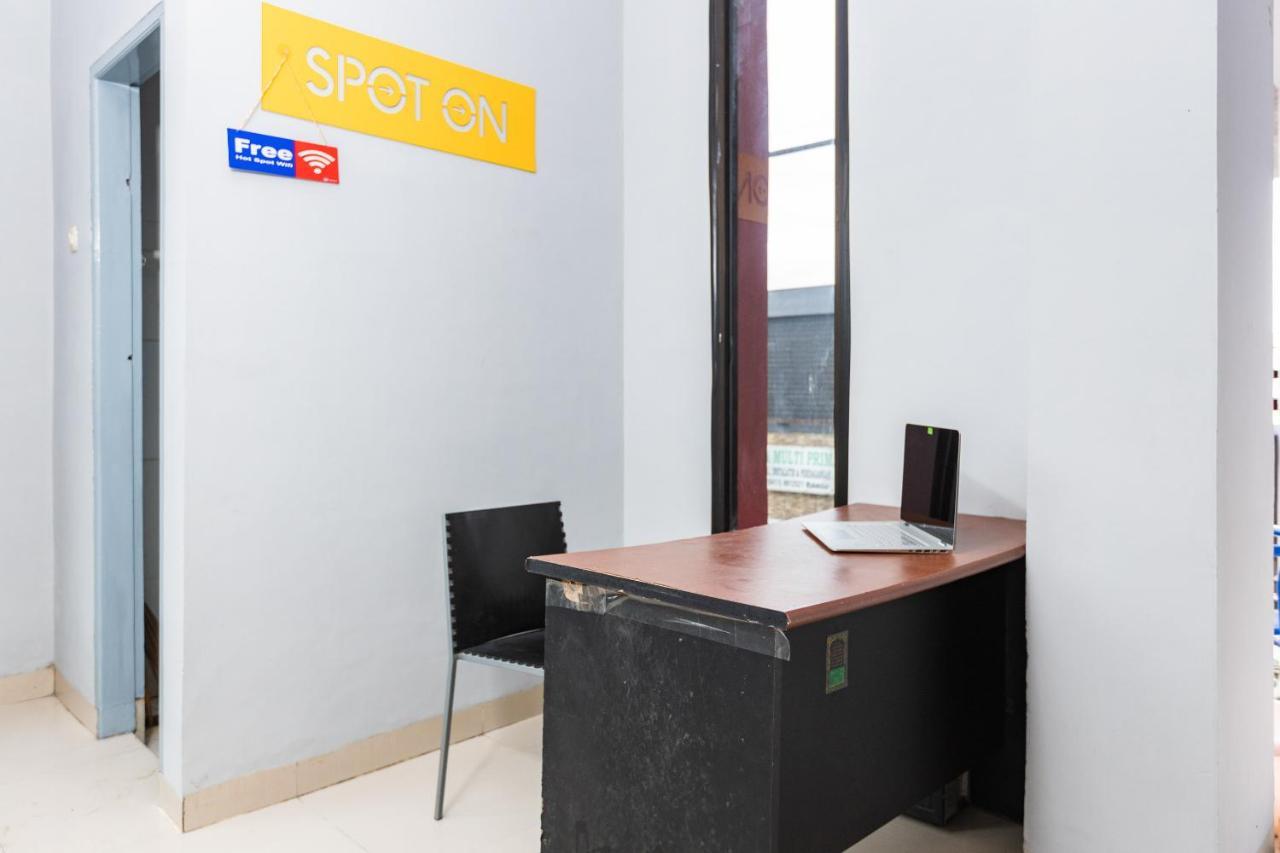 Spot On 2433 Akuanna Hotel Makassar